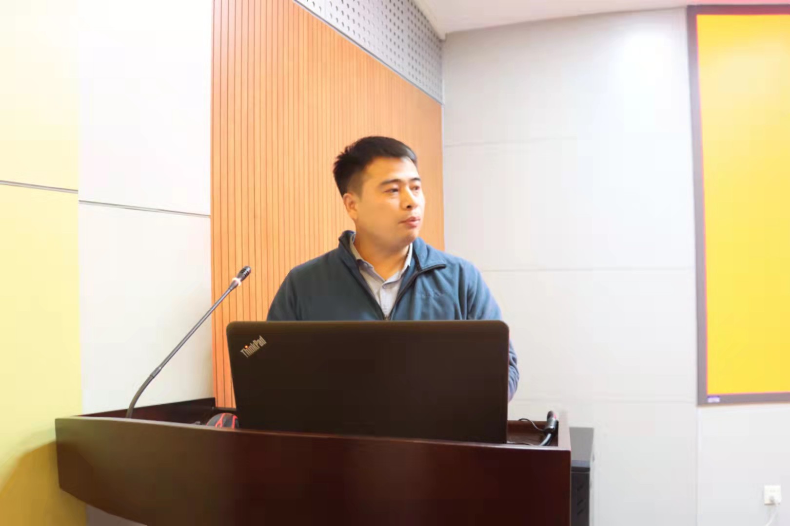 ���ߵ����˿��ֽ�