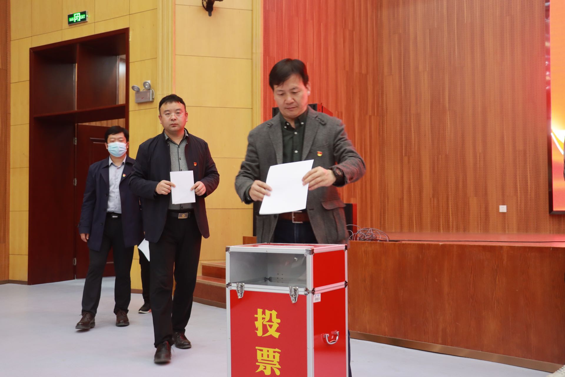 ���ߵ����˿��ֽ�