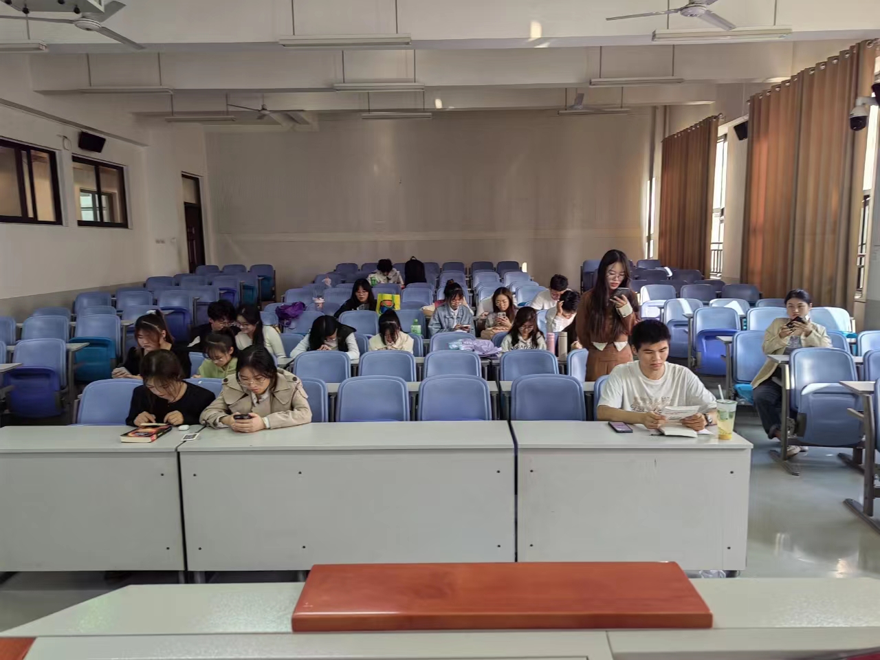 ���ߵ����˿��ֽ�